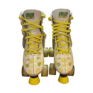 Circle Society Pineapple Roller Skates Women’s Size 3–7 Yellow White Glitter